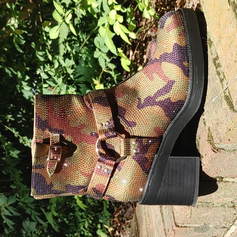 Jessica Simpson Ceridwen Forest Camo Ankle Boots Size 8 (1263)